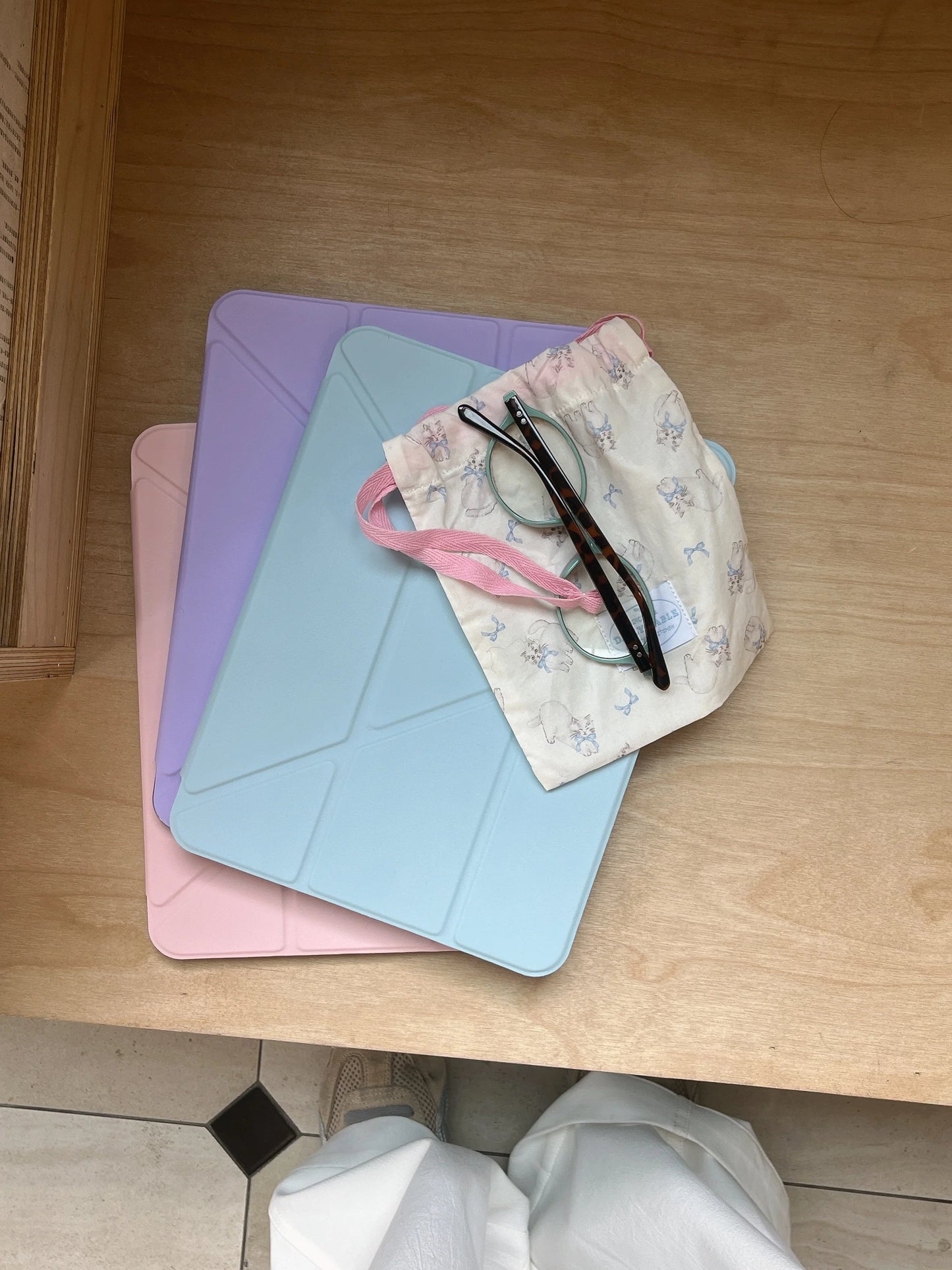 Pastel Origami Stand iPad Case Slim Magnetic Foldable Stand