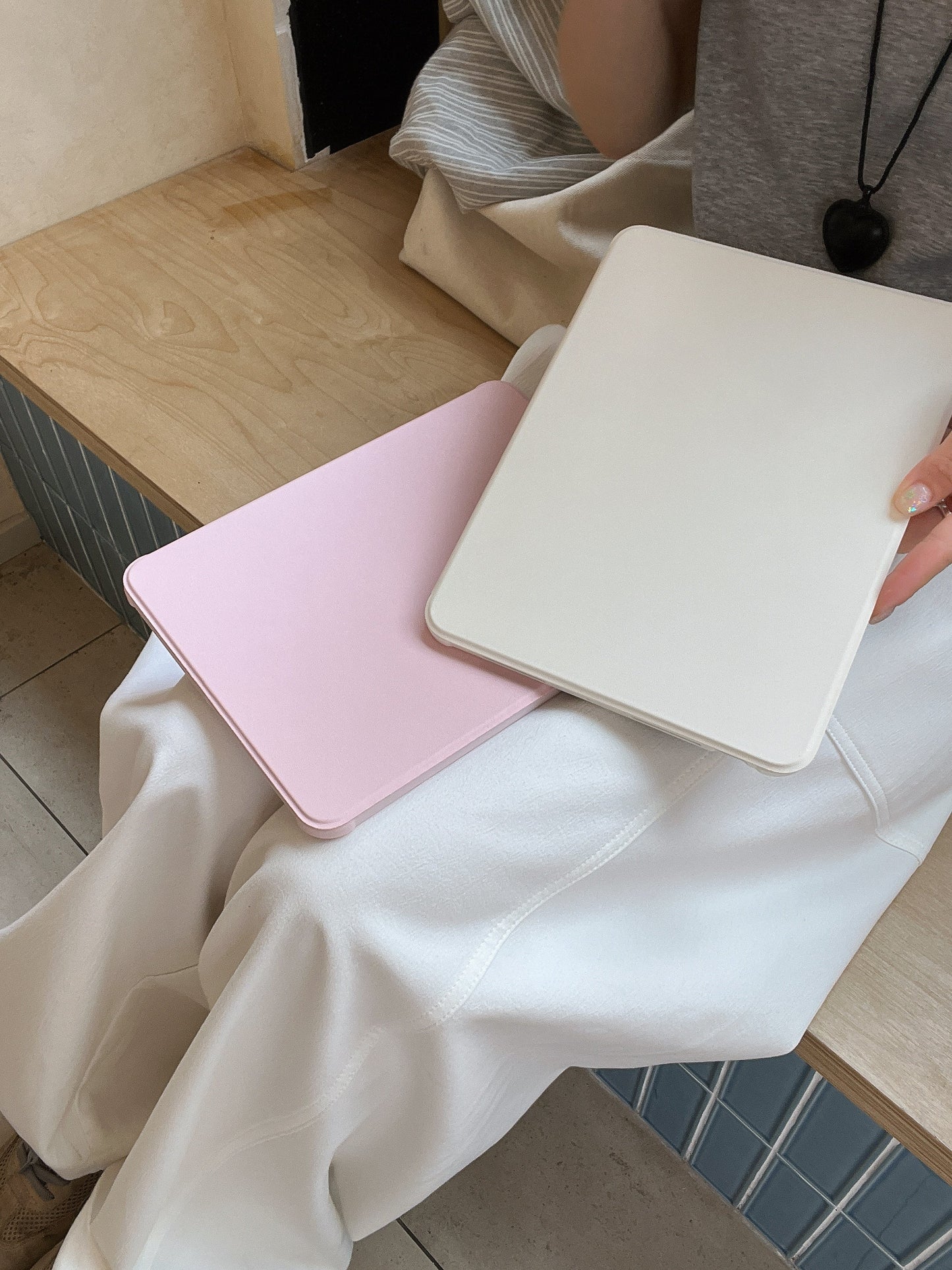 Folding Stand iPad Case – Sleek Magnetic Flip Cover with Pencil Holder