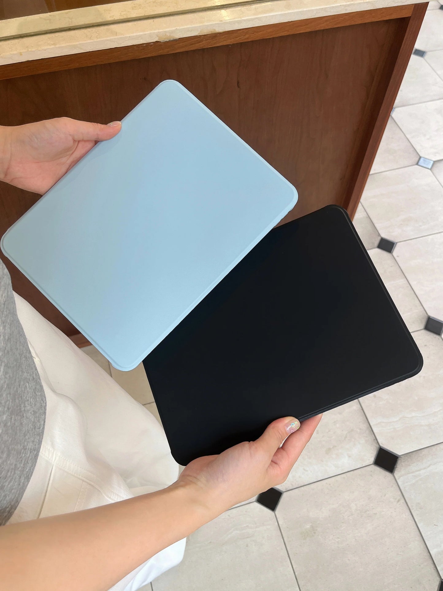 Folding Stand iPad Case – Sleek Magnetic Flip Cover with Pencil Holder
