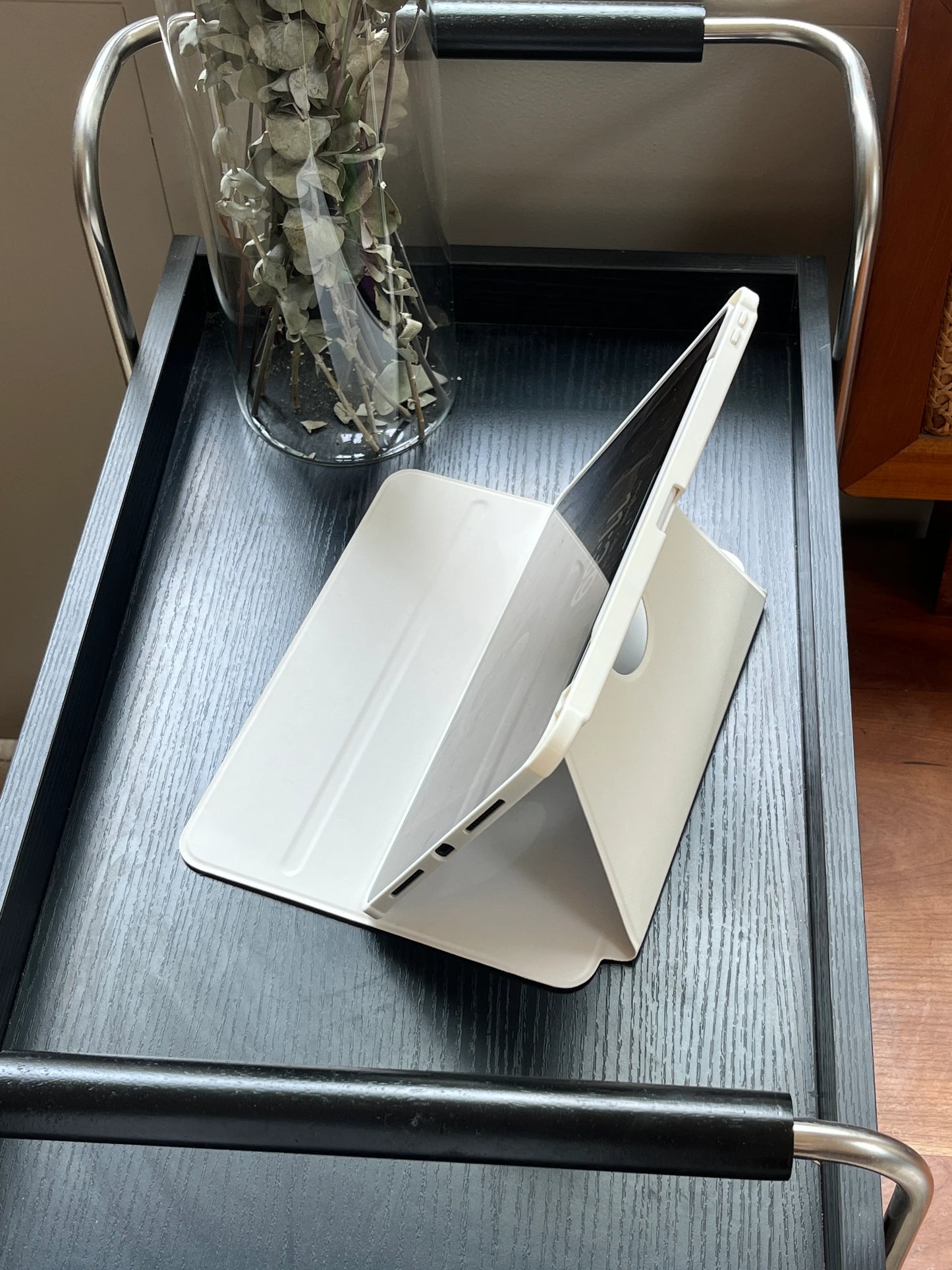 Folding Stand iPad Case – Sleek Magnetic Flip Cover with Pencil Holder