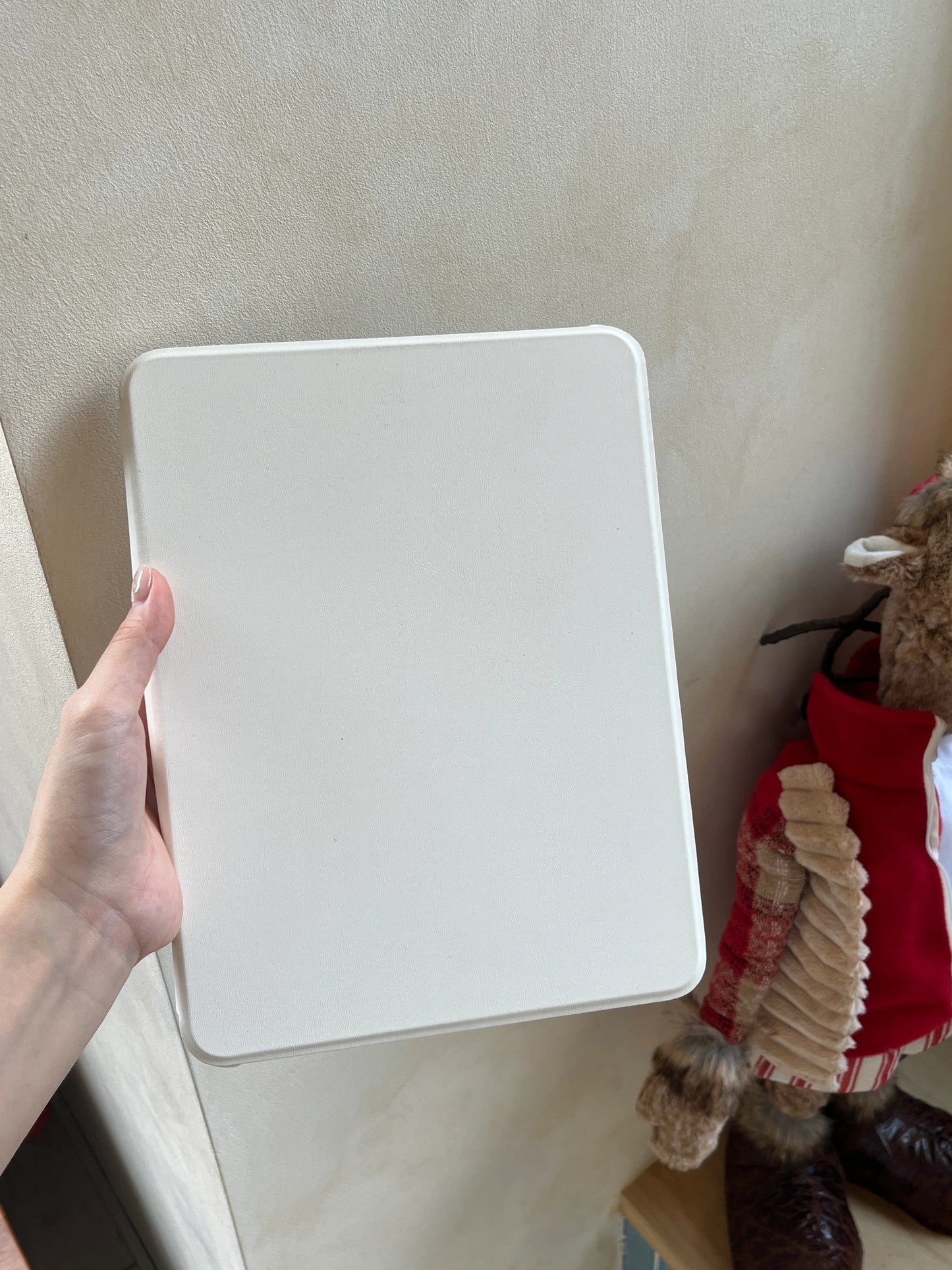 Folding Stand iPad Case – Sleek Magnetic Flip Cover with Pencil Holder
