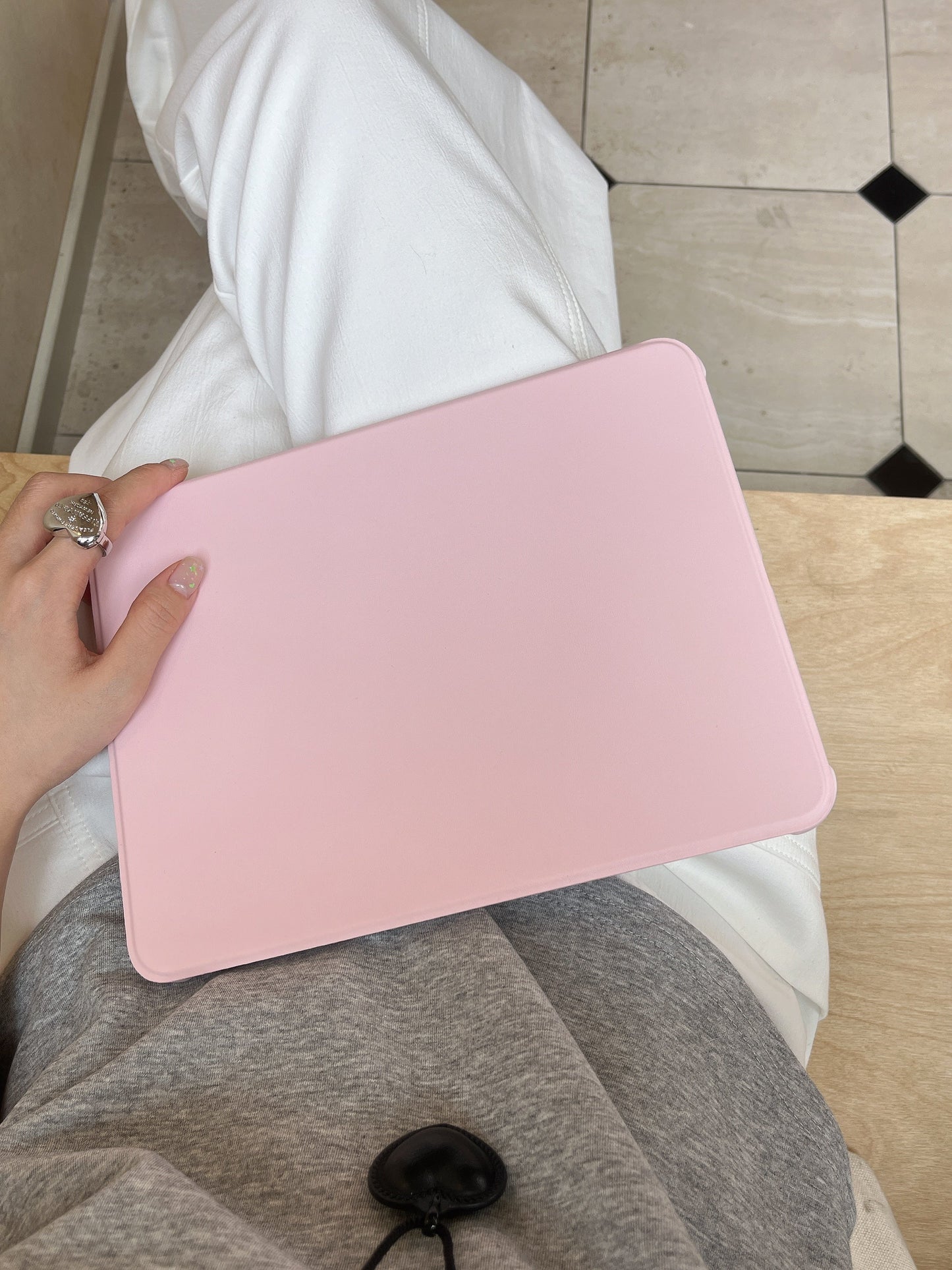 Folding Stand iPad Case – Sleek Magnetic Flip Cover with Pencil Holder