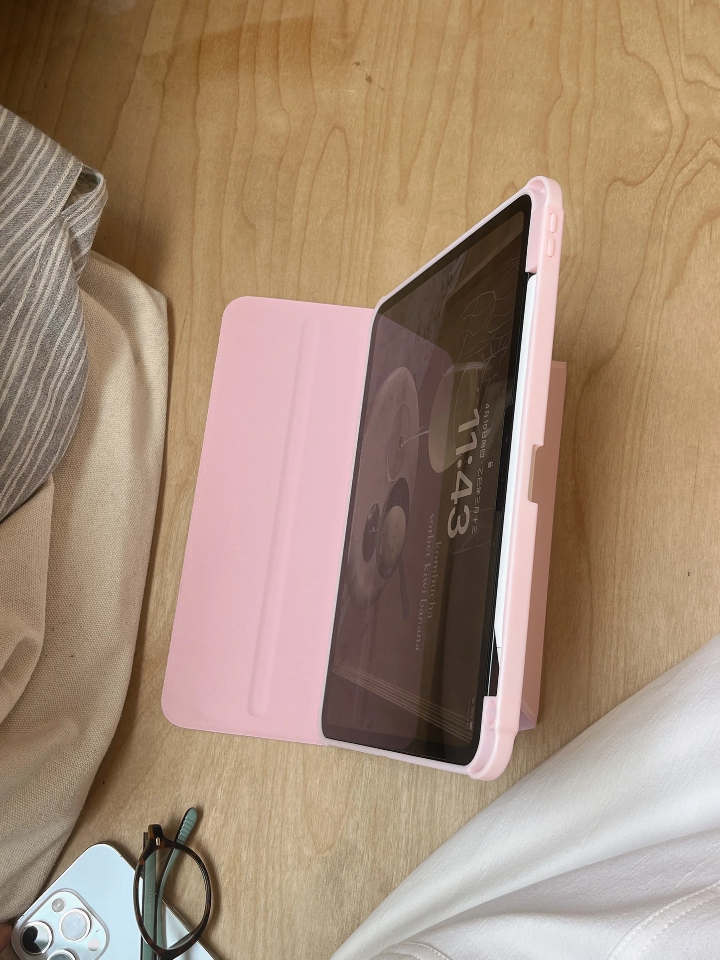 Folding Stand iPad Case – Sleek Magnetic Flip Cover with Pencil Holder