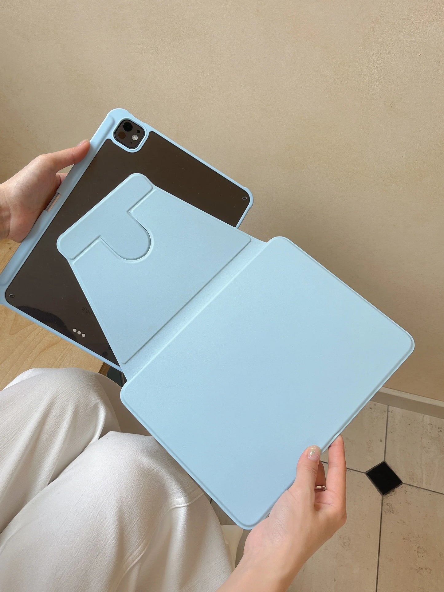 Folding Stand iPad Case – Sleek Magnetic Flip Cover with Pencil Holder
