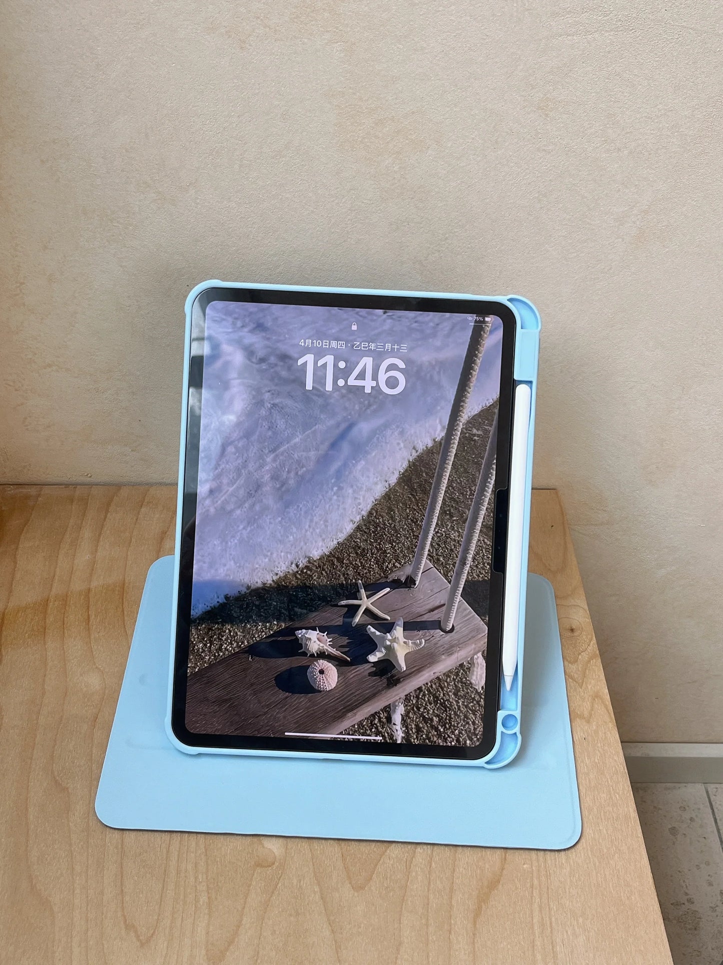 Folding Stand iPad Case – Sleek Magnetic Flip Cover with Pencil Holder