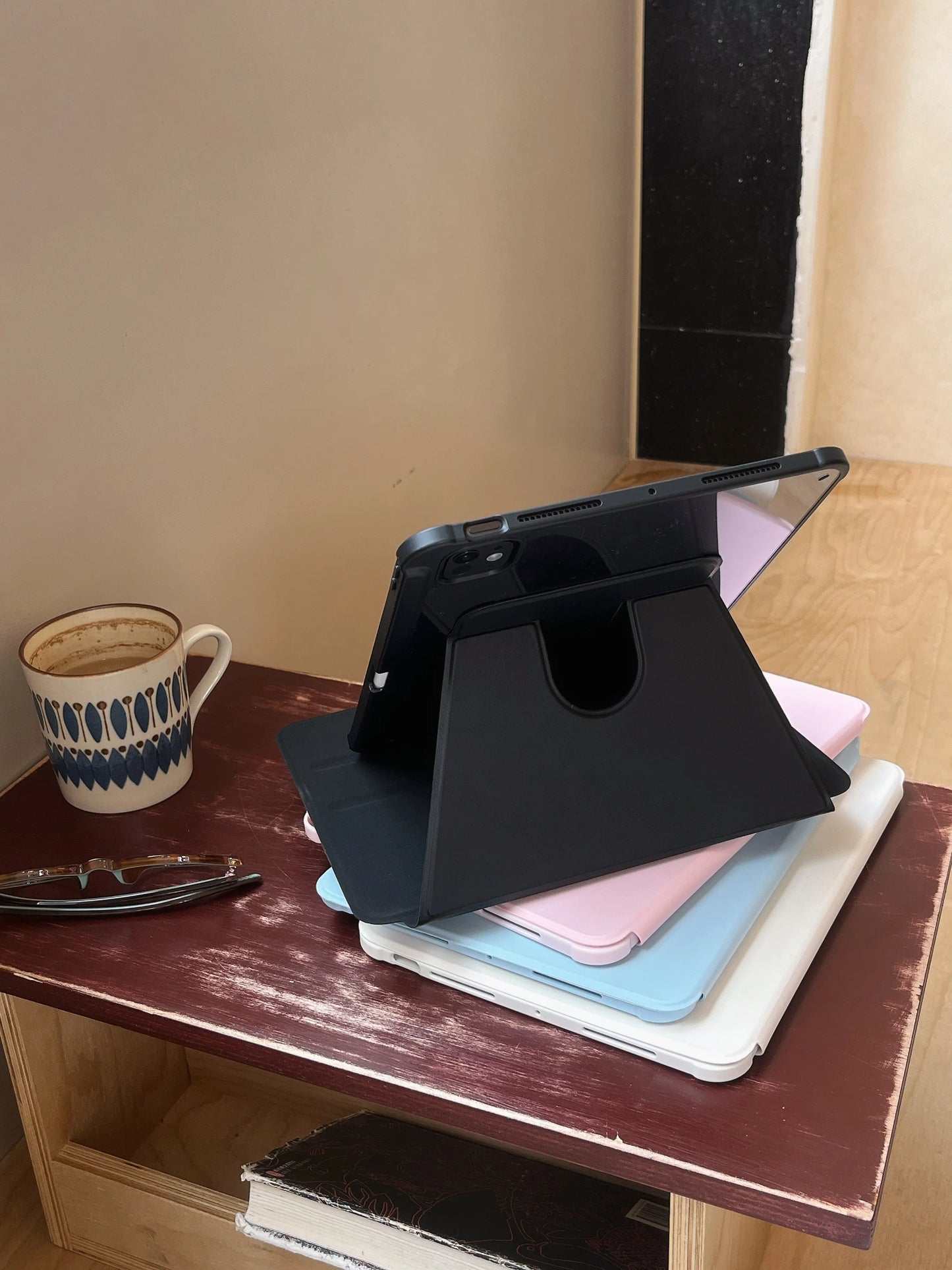 Folding Stand iPad Case – Sleek Magnetic Flip Cover with Pencil Holder