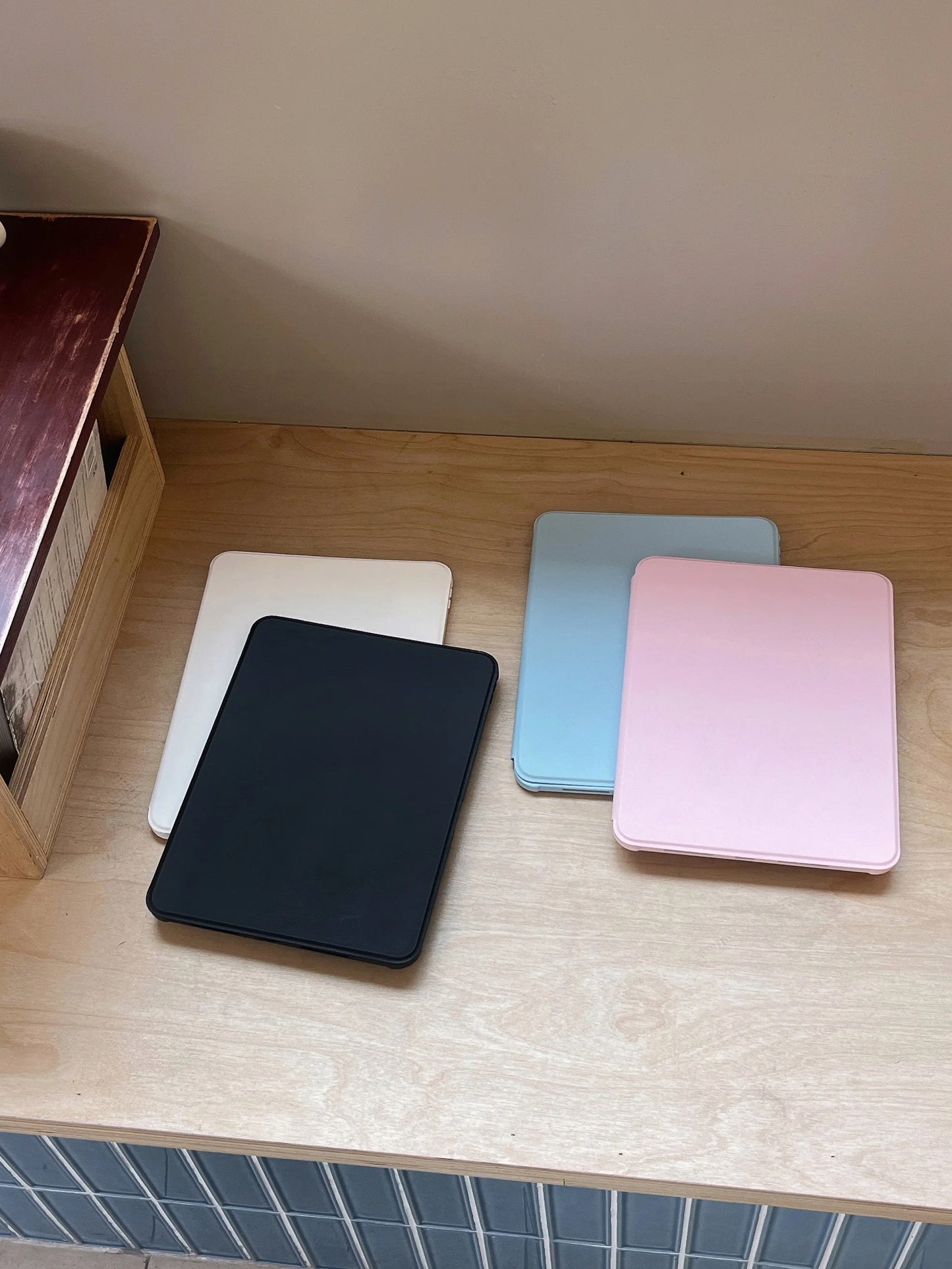 Folding Stand iPad Case – Sleek Magnetic Flip Cover with Pencil Holder