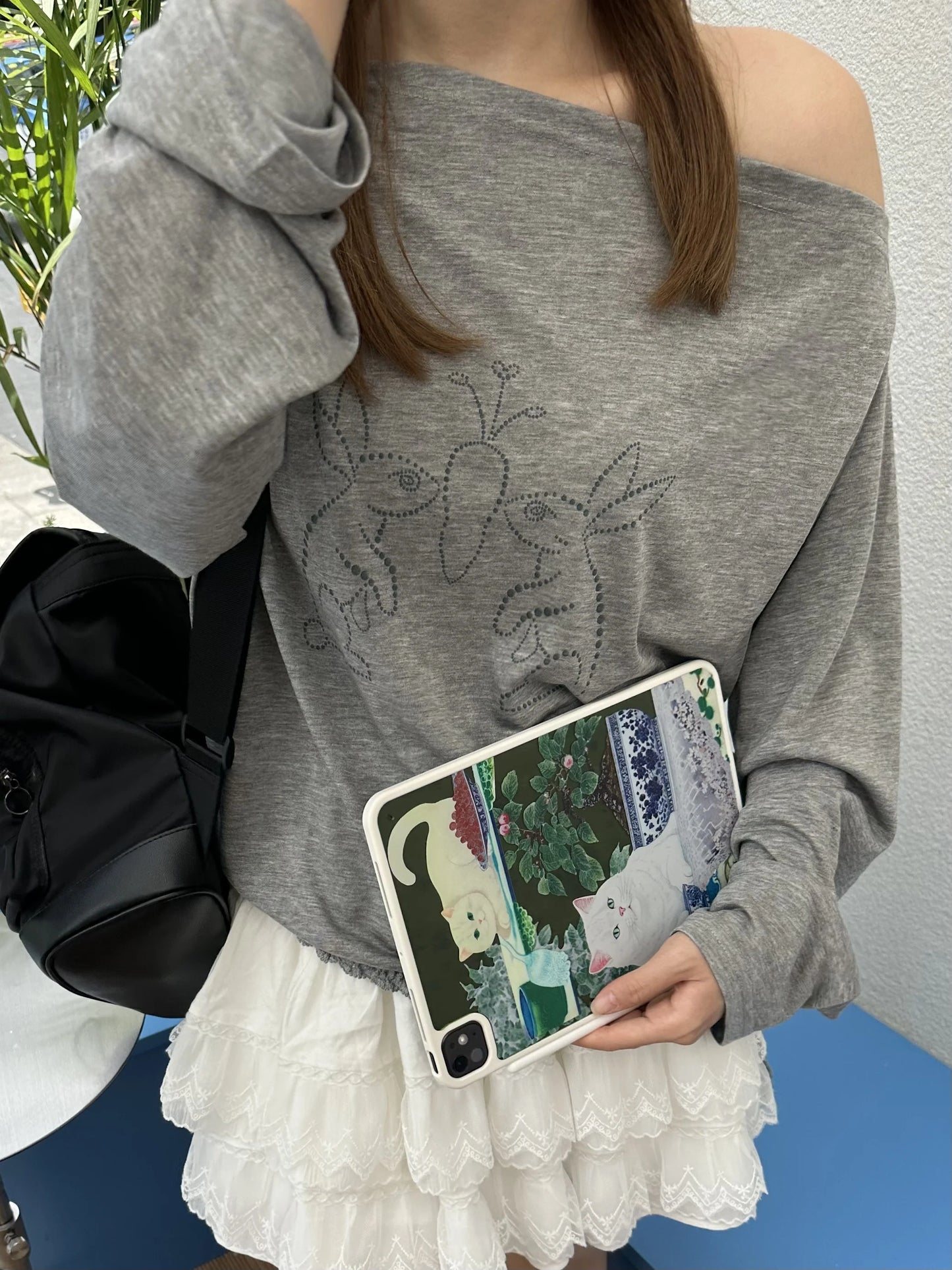 Vintage White Cat Art iPad Case – Elegant Printed Soft Back Cover with Classic Painting Design