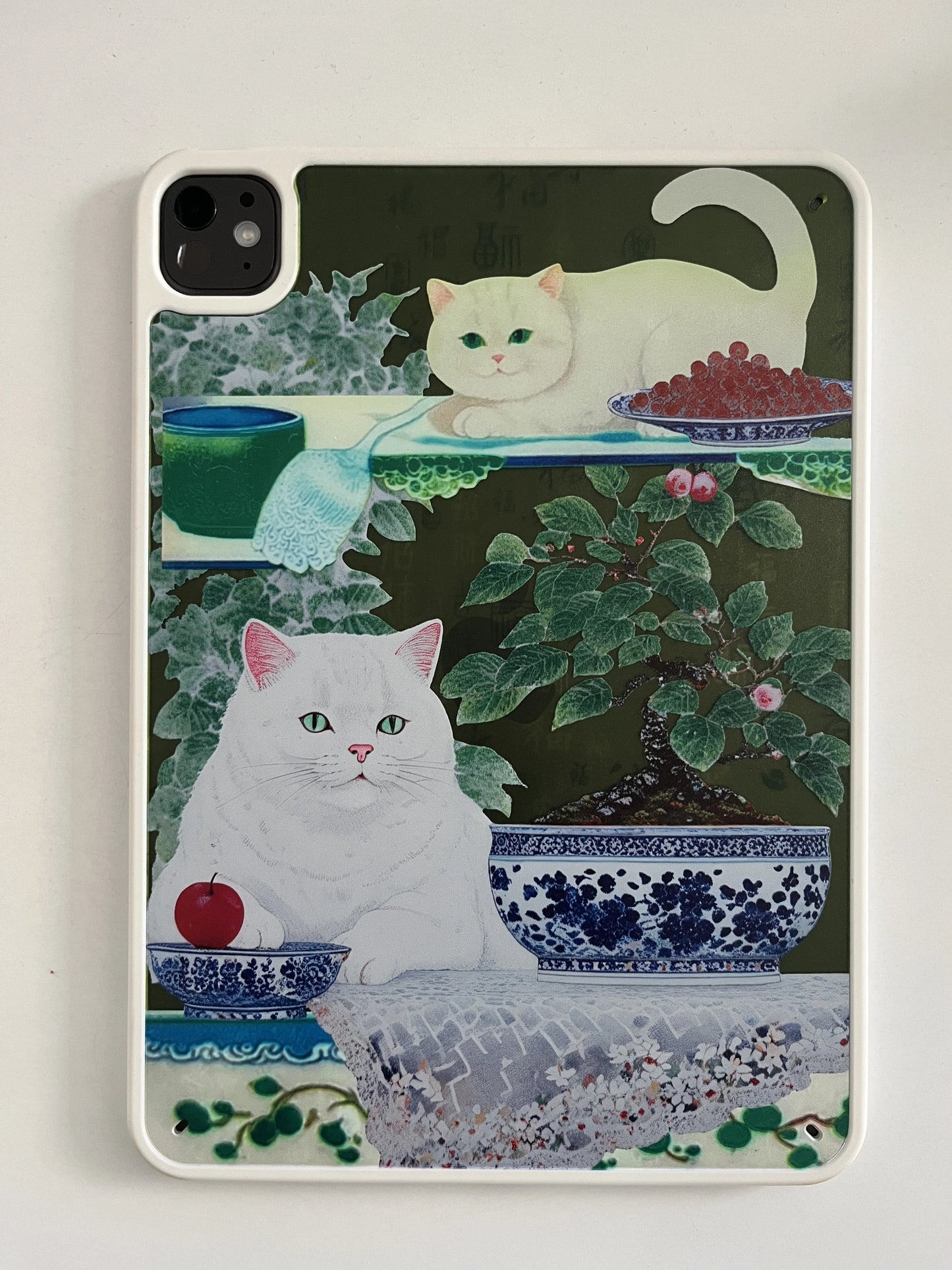 Vintage White Cat Art iPad Case – Elegant Printed Soft Back Cover with Classic Painting Design