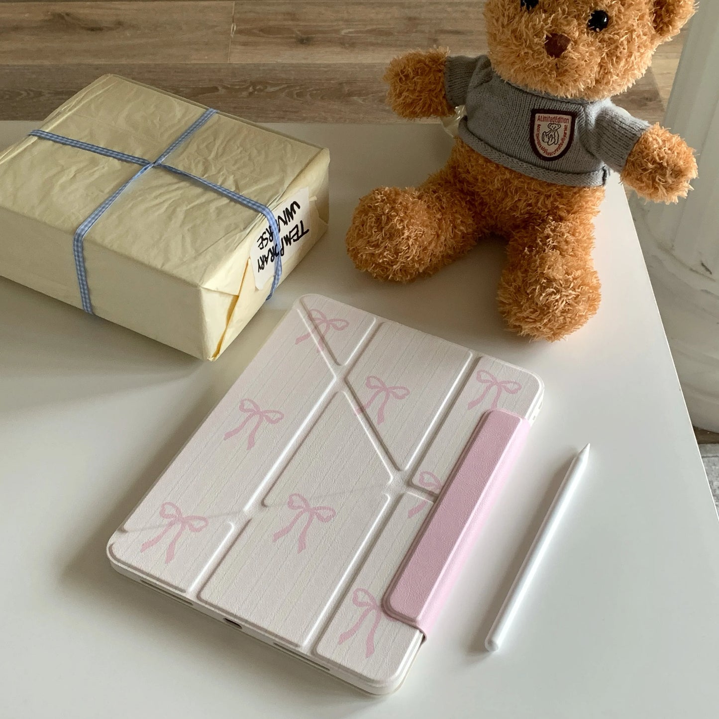 Kawaii Pink Bow iPad Case with Pencil Holder – Magnetic Smart Cover